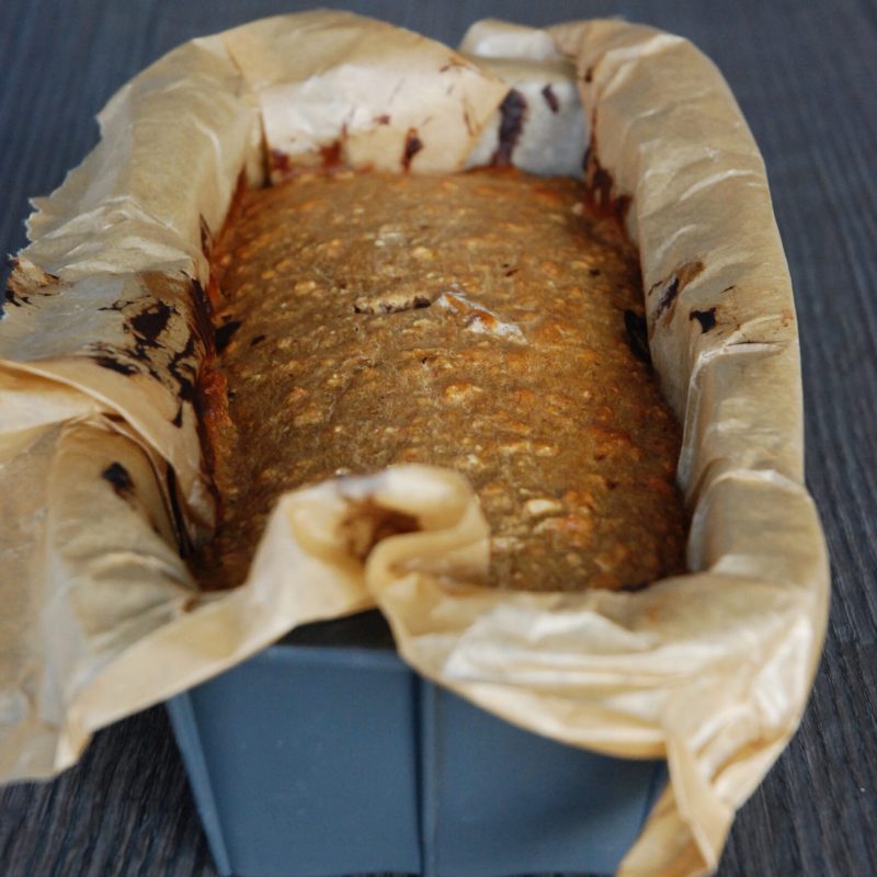 Vegan banana bread aux flocons d’avoine et amandes – sans oeufs, sans beurre, sans lait