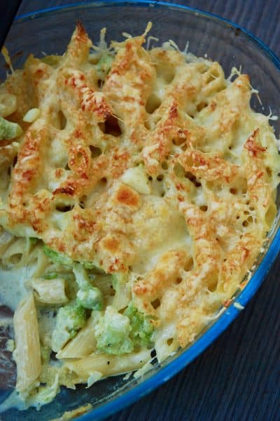 Gratin de pâtes au chou romanesco, chou-fleur et sauce curry