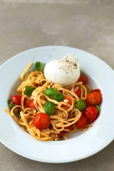 Linguine aux tomates cerises et burrata