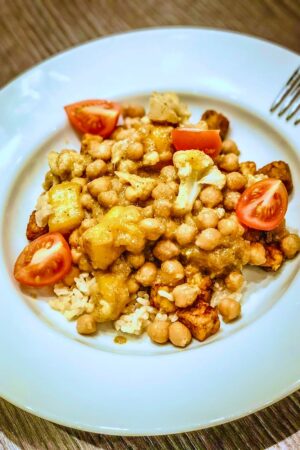 Préparer un curry de chou-fleur et mangue