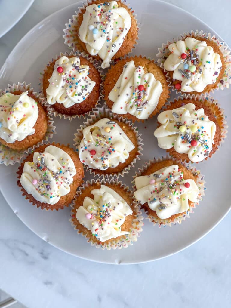 cupcakes à la vanille et cream cheese frosting