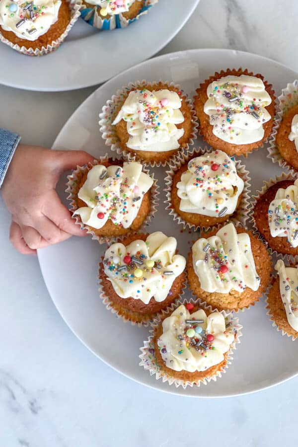Préparer des cupcakes à la vanille & cream cheese frosting
