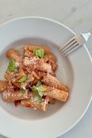 Pâtes sauce rose: ma recette rapide du soir qui me sauve quand je n&rsquo;ai plus d&rsquo;énergie