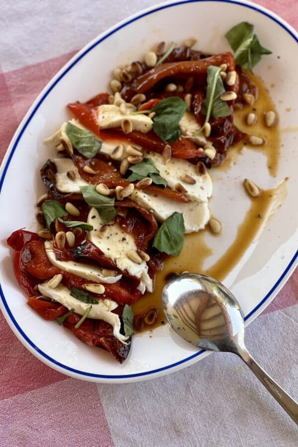 Poivrons confits mozzarella : l’été dans une assiette
